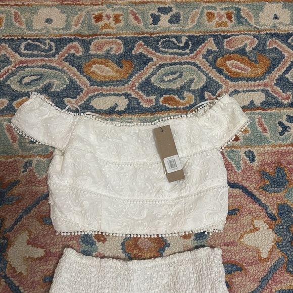 White Do + BE skirt-top Set - Picture 2 of 2